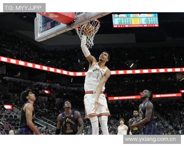 文班亚马半场表现起伏6分2板2帽5助攻却伴随4次失误